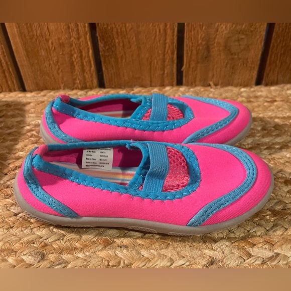 2 Pairs of Girls Water Shoes Sz 7-8 - Picture 3 of 7